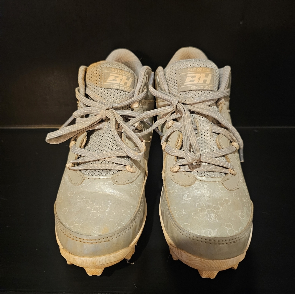 Under Armour, Boys Baseball Cleats, Gray, Size 2